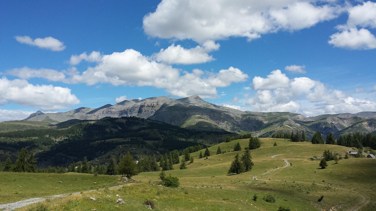 Quelles randonnées sont accessibles aux débutants dans les Alpes ? découvrez des randonnées faciles dans les alpes idéales pour les débutants, avec des paysages à couper le souffle et des sentiers accessibles pour toute la famille.